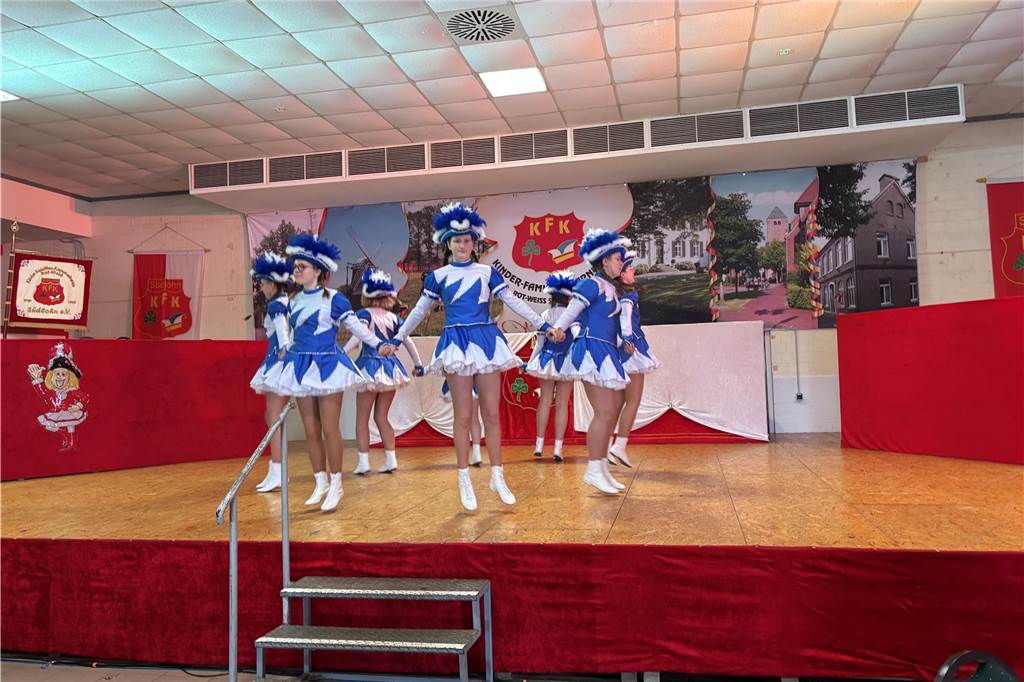 Beim Prinzenfrühschoppen im Haus Terhörne in Südlohn herrschte ausgelassene Stimmung. 25 verschiedene Tanzgruppen aus dem ganzen Münsterland begeisterten das Publikum und bekamen viel Beifall.