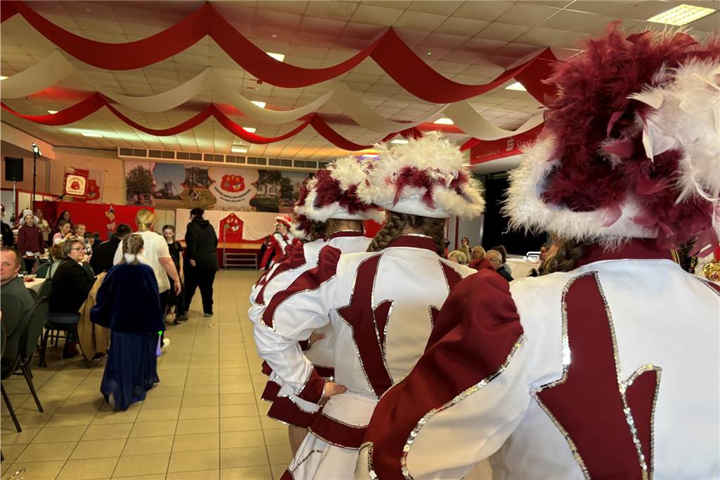 Beim Prinzenfrühschoppen im Haus Terhörne in Südlohn herrschte ausgelassene Stimmung. 25 verschiedene Tanzgruppen aus dem ganzen Münsterland begeisterten das Publikum und bekamen viel Beifall.