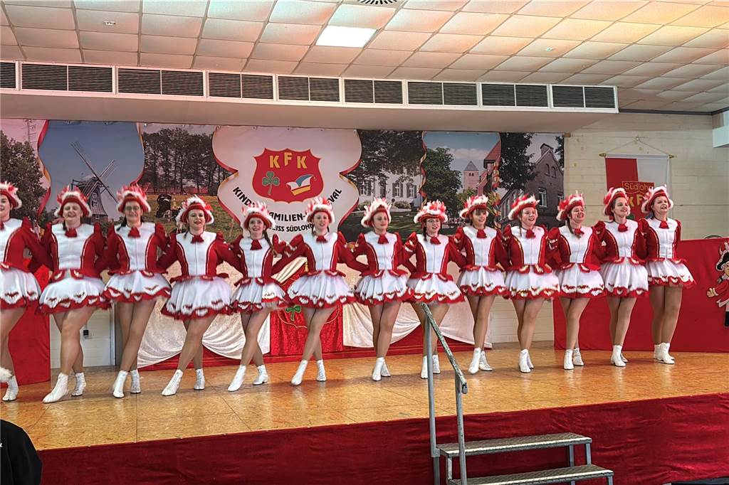 Beim Prinzenfrühschoppen im Haus Terhörne in Südlohn herrschte ausgelassene Stimmung. 25 verschiedene Tanzgruppen aus dem ganzen Münsterland begeisterten das Publikum und bekamen viel Beifall.