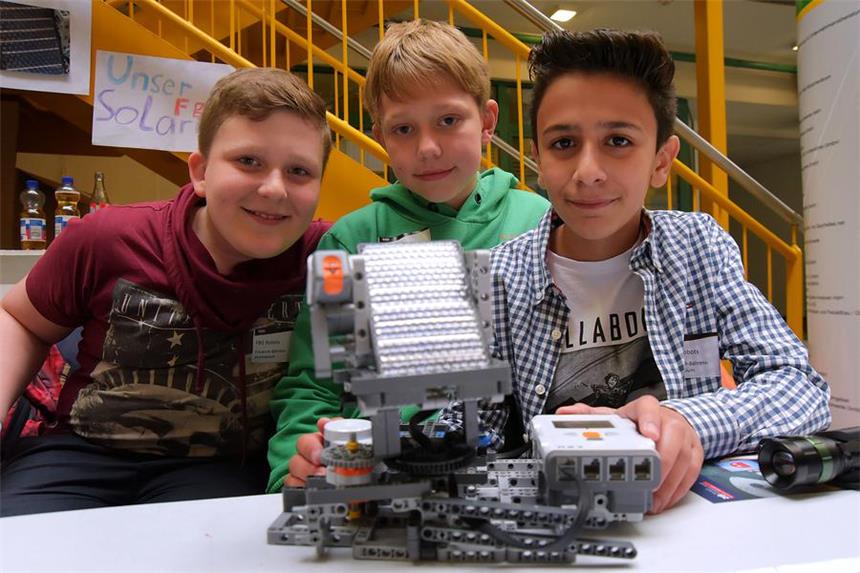 Beim Roboterwettbewerb im Schwerter TWS nahmen zahlreiche Schulen aus der Region teil.