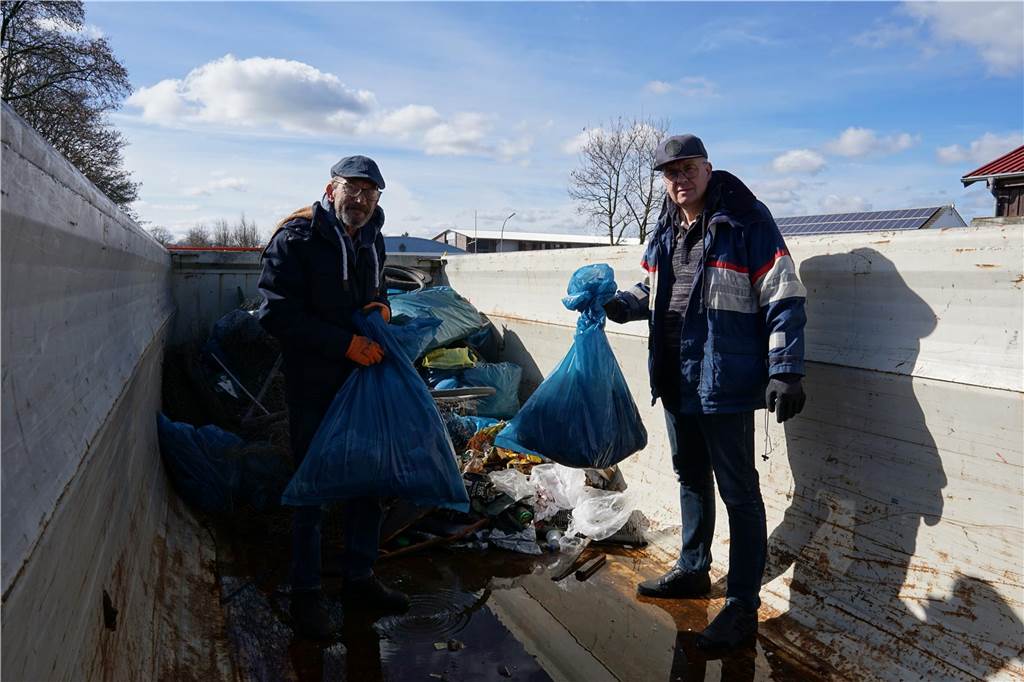 Erfreulicher Trend erkennbar: Viele Freiwillige sammeln Müll Beim Sammeln des Mülls kam einiges zusammen.
