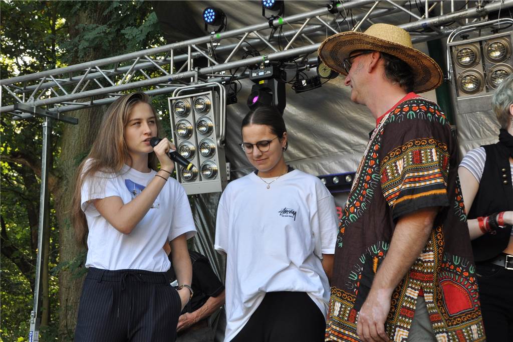 Beim Save The Planet 2019 empfing Organisator Frank Ronge (rechts) eine Abordnung von Fridays for Future mit Lea Leidig (links).