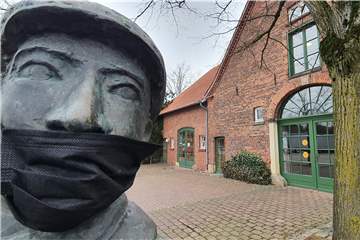 Beim Schlöffken-Kerl ist die Maske etwas verrutscht. Da zeigten sich die Heeker 2021 disziplinierter.