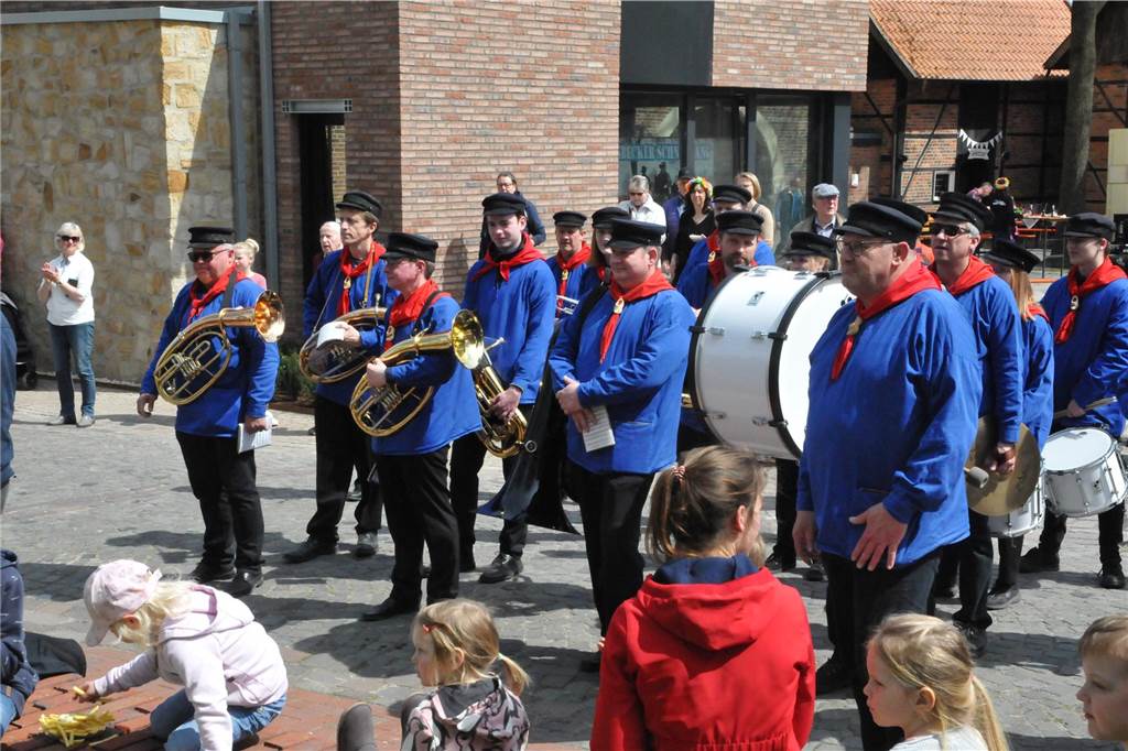 Beim Schnadegang in Asbeck genossen alle das gute Wetter.