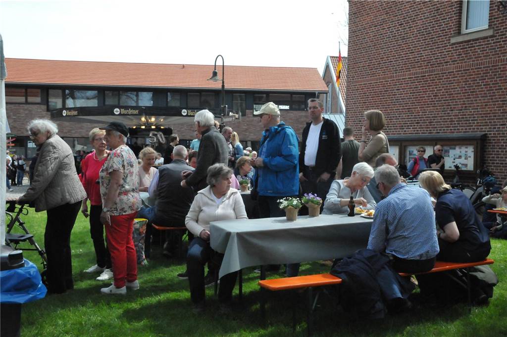 Beim Schnadegang in Asbeck genossen alle das gute Wetter.
