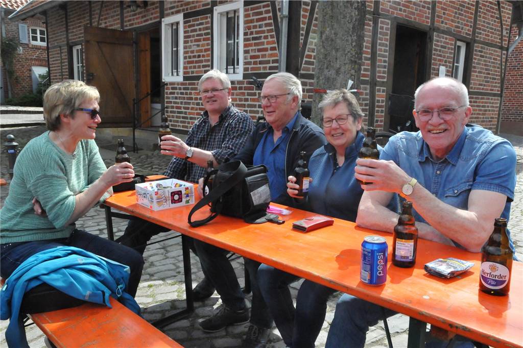 Beim Schnadegang in Asbeck genossen alle das gute Wetter.