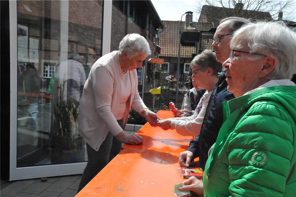 Beim Schnadegang in Asbeck genossen alle das gute Wetter.