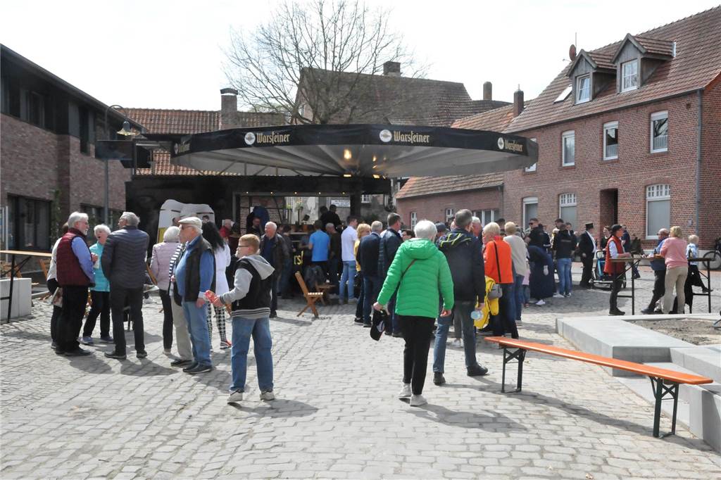 Beim Schnadegang in Asbeck genossen alle das gute Wetter.