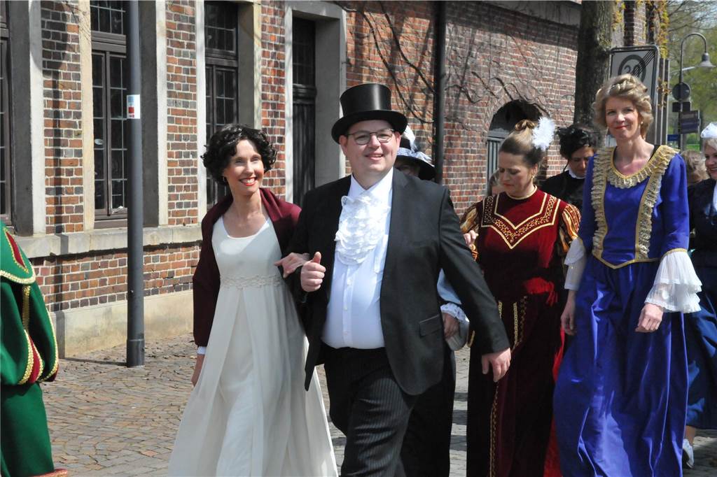 Beim Schnadegang in Asbeck genossen alle das gute Wetter.