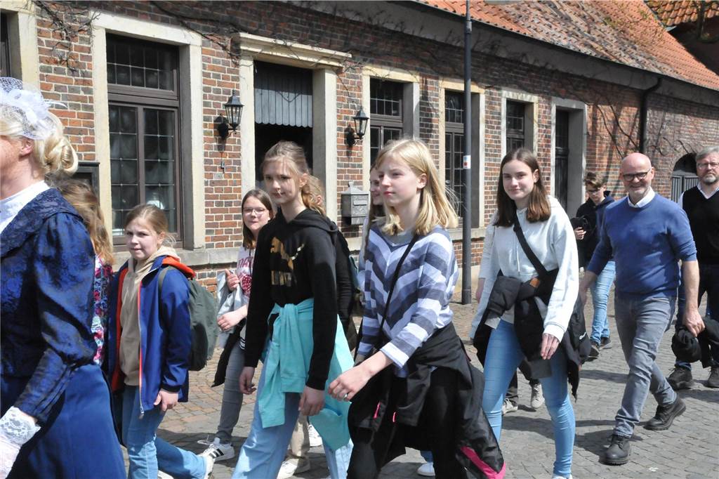 Beim Schnadegang in Asbeck genossen alle das gute Wetter.
