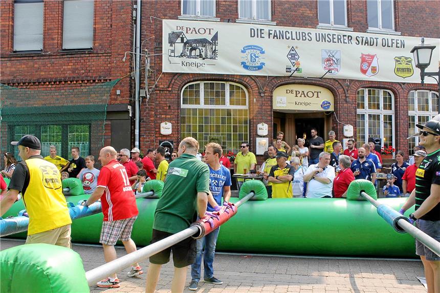 Ein Fest für jeden Fan Beim Sommerfest der fünf Bundesliga-Fanklubs in Olfen stand vor allem die Freundschaft im Vordergrund. Foto: Pia Niewind