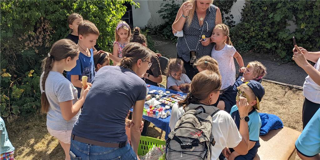 Sommerfest bringt Dorstener und Geflüchtete zusammen Beim Sommerfest des Vereins Athletik International Dorsten in Kooperation mit der Familienbildungsstätte Dorsten-Marl hatten viele Nationalitäten gemeinsam Spaß.