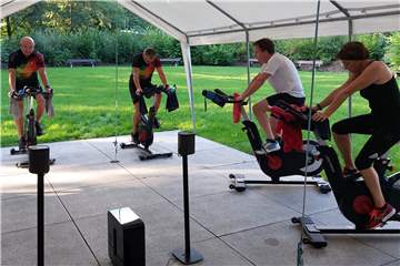 Beim SV Lünen 08 wird beim Spinning-Kurs am Vereinsheim kräftig in die Pedale getreten.