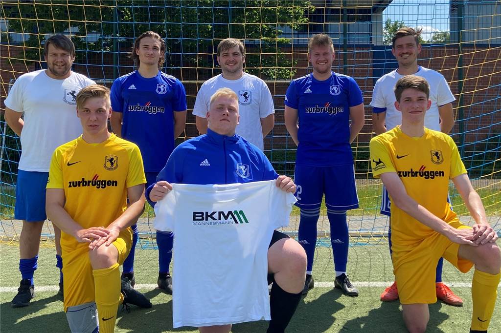 Wechselbörse der Kreisliga A: Diese Transfers 2021/2022 stehen fest Beim Trainingsauftakt des BSV Heeren waren unter anderem dabei (oben v.l.) Trainer Tom Kreffter, Linus Feldmann, Trainer Christoph Golombek, Martin Herbort, Spielertrainer Arne Volkmer, (unten v.l.) Kevin Rautenberg, Justin Eike und Tim Heberlein.