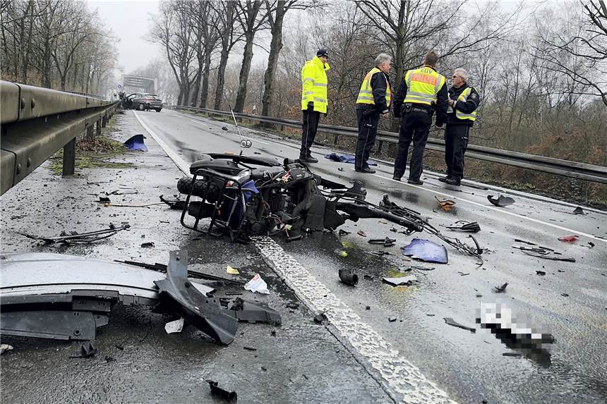 Unfall-Fahrerin hatte bei Tod des 71-jährigen Rollerfahrers Alkohol im Blut Beim Unfall auf der Kanalstraße kam am 7. Januar ein 71-jähriger Rollerfahrer ums Leben.