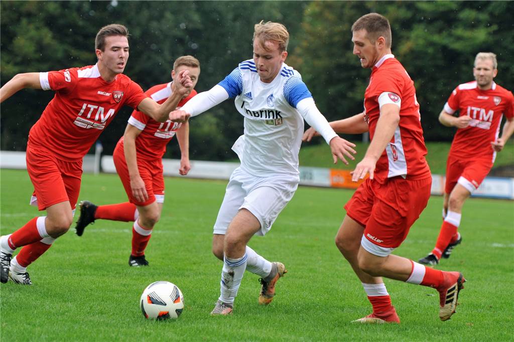 Beim vergangenen Aufeinandertreffen in Stadtlohn besiegten Luca Friedrich (M.) und der SuS die Gescheraner mit 1:0.
