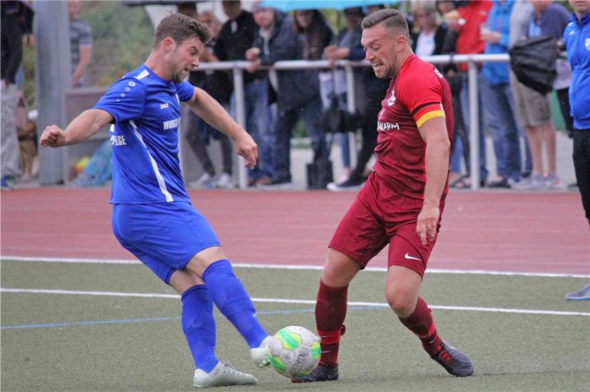 Beim Viertelfinale zwischen dem FC Frohlinde und dem SC Arminia Ickern war auch viel Kampf im Spiel.