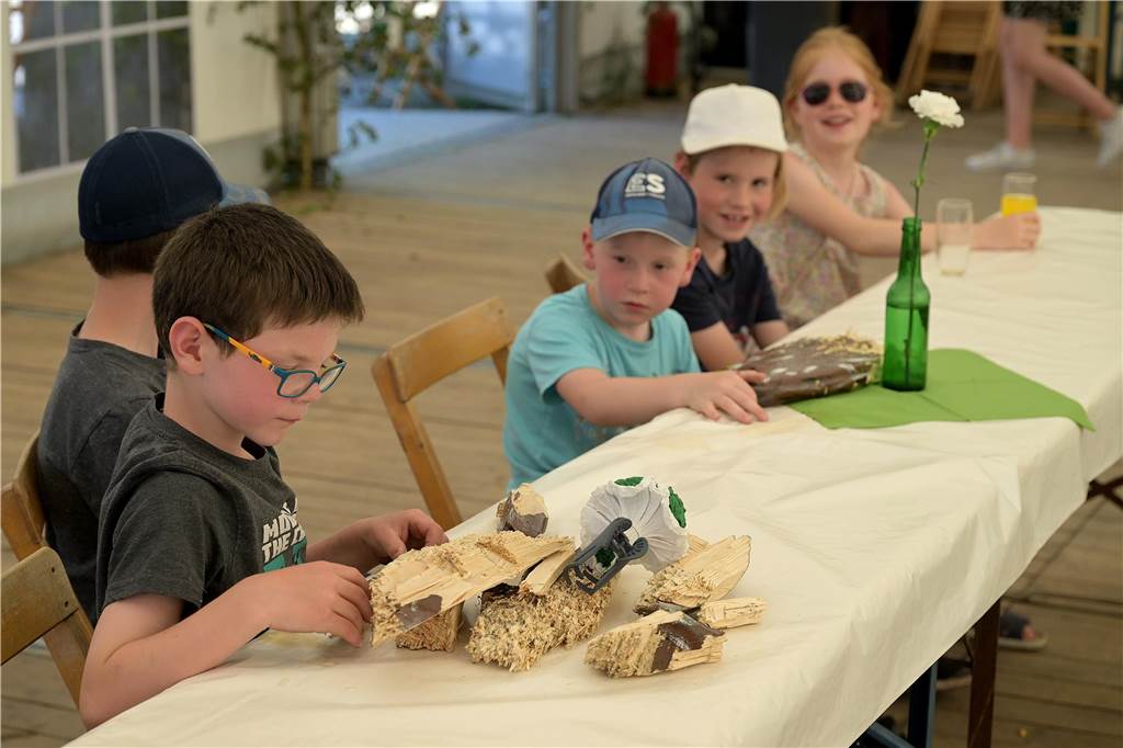 Beim Vogelschießen des Vereins St. Hubertus Holthausen-Schmintrup warteten alle gespannt, wer sich zum neuen König krönen würde.