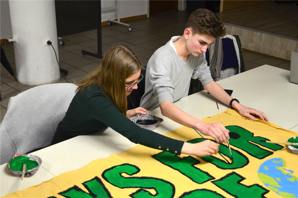 Vorbild Greta: Der Dortmunder Antonio Pittau (16) kämpft für‘s Klima Beim Vortreffen am Mittwoch werden Plakate, Banner und Reden für die Demo vorbereitet.
