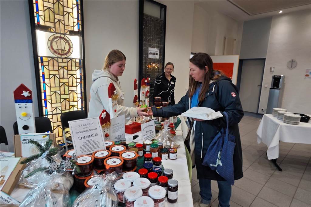 Viele Fotos : Basare an Canisiusschule und Berufskolleg Canisiusstift bestens besucht