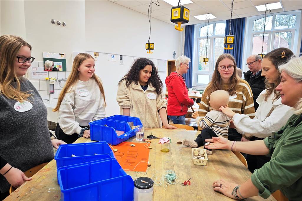 Viele Fotos : Basare an Canisiusschule und Berufskolleg Canisiusstift bestens besucht
