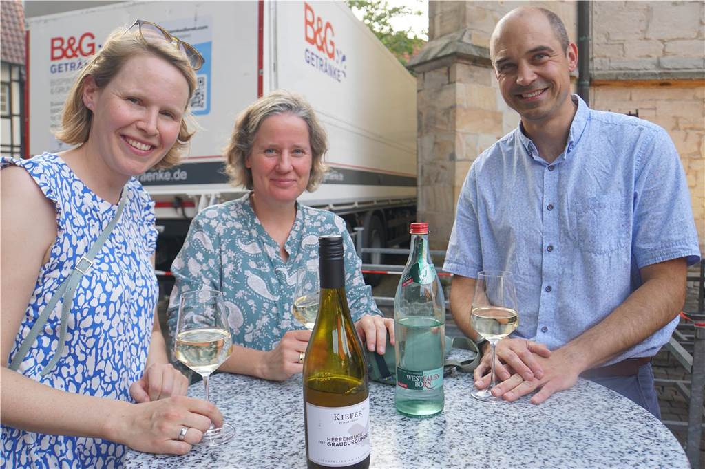 Beim Weinfest der CDU auf dem Kirchplatz St. Christophorus in Werne herrschte gute Stimmung.