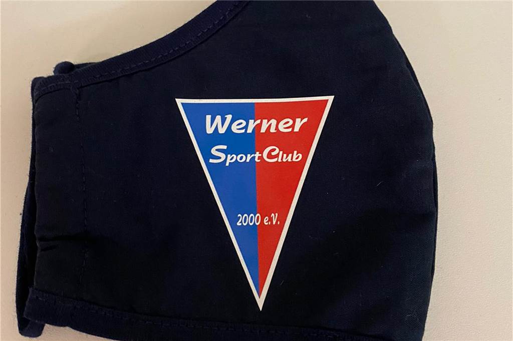 Flagge zeigen mit dem Logo: Fußballvereine aus der Region produzieren eigene Masken Beim Werner SC gibt es Vereinsmasken mit dem Vereinslogo zu kaufen.
