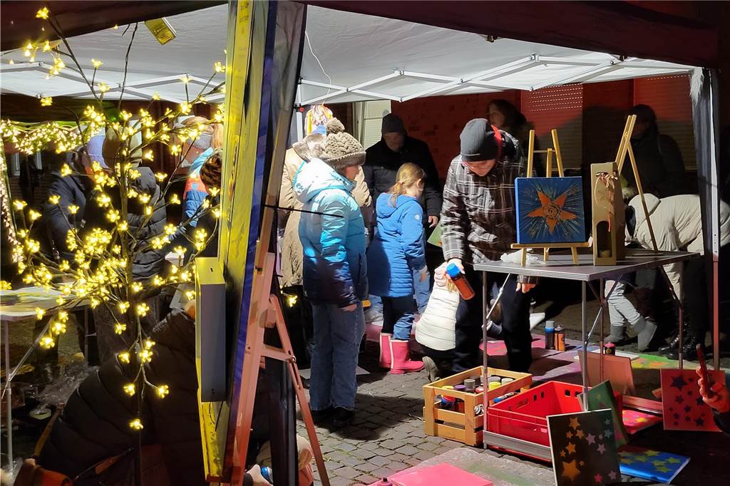Beim Winterspecial von Ascheberg trifft sich kamen viele Menschen auf dem Katharinenplatz zusammen.