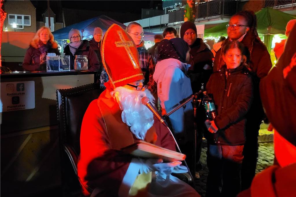 Beim Winterspecial von Ascheberg trifft sich kamen viele Menschen auf dem Katharinenplatz zusammen.