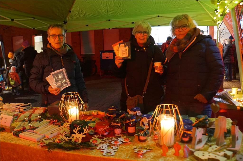 Beim Winterspecial von Ascheberg trifft sich kamen viele Menschen auf dem Katharinenplatz zusammen.
