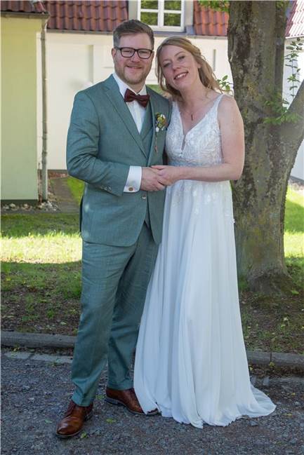 Eine Woche nach dem Kennenlernen zog Julia bei Robin ein - nun heiraten sie Beim Zelten lernte sich das Ehepaar kennen.