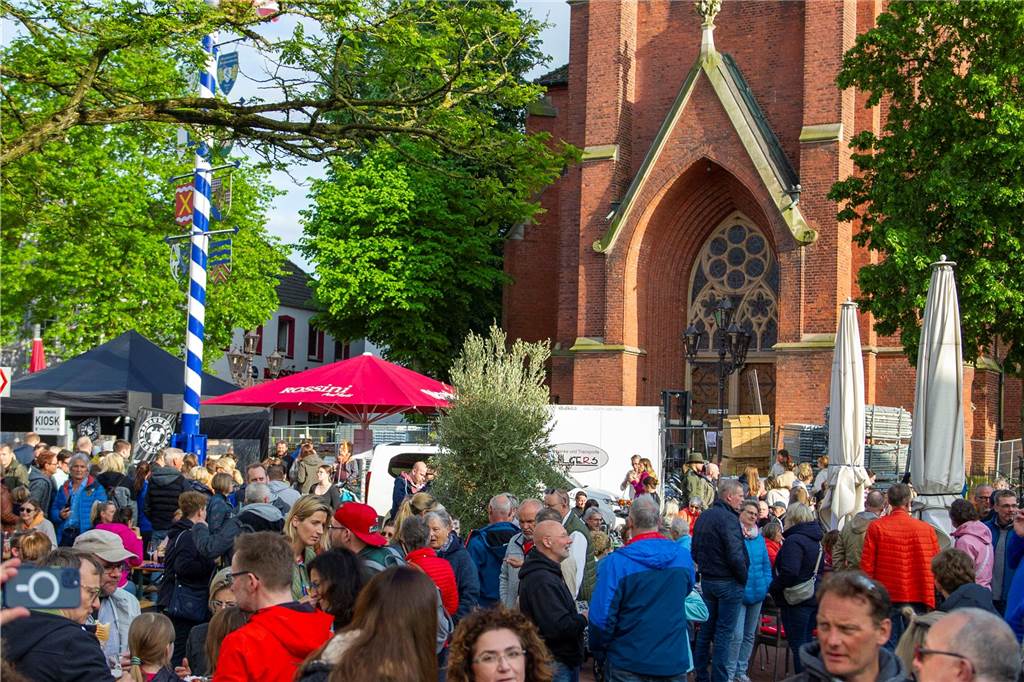 Beim zweiten Halterner Feierabendmarkt in Haltern am Mittwochabend (17. Mai) war es rappelvoll. Die Stimmung war bestens.