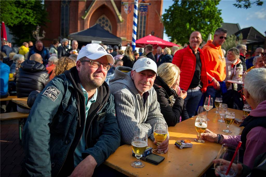 Beim zweiten Halterner Feierabendmarkt in Haltern am Mittwochabend (17. Mai) war es rappelvoll. Die Stimmung war bestens.