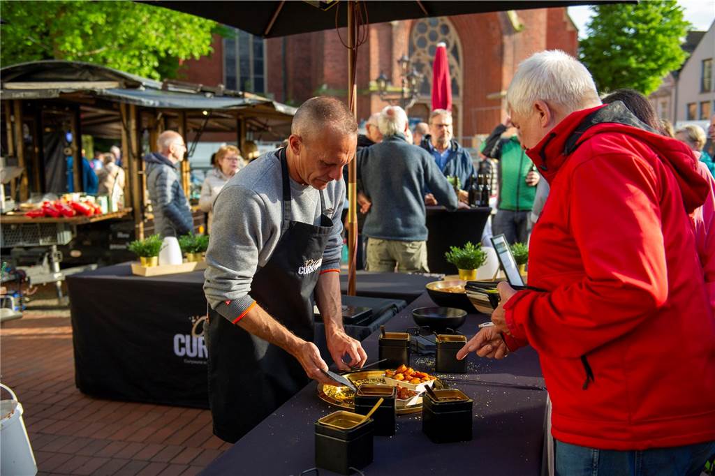 Beim zweiten Halterner Feierabendmarkt in Haltern am Mittwochabend (17. Mai) war es rappelvoll. Die Stimmung war bestens.