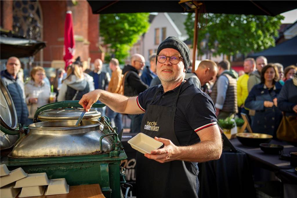 Beim zweiten Halterner Feierabendmarkt in Haltern am Mittwochabend (17. Mai) war es rappelvoll. Die Stimmung war bestens.