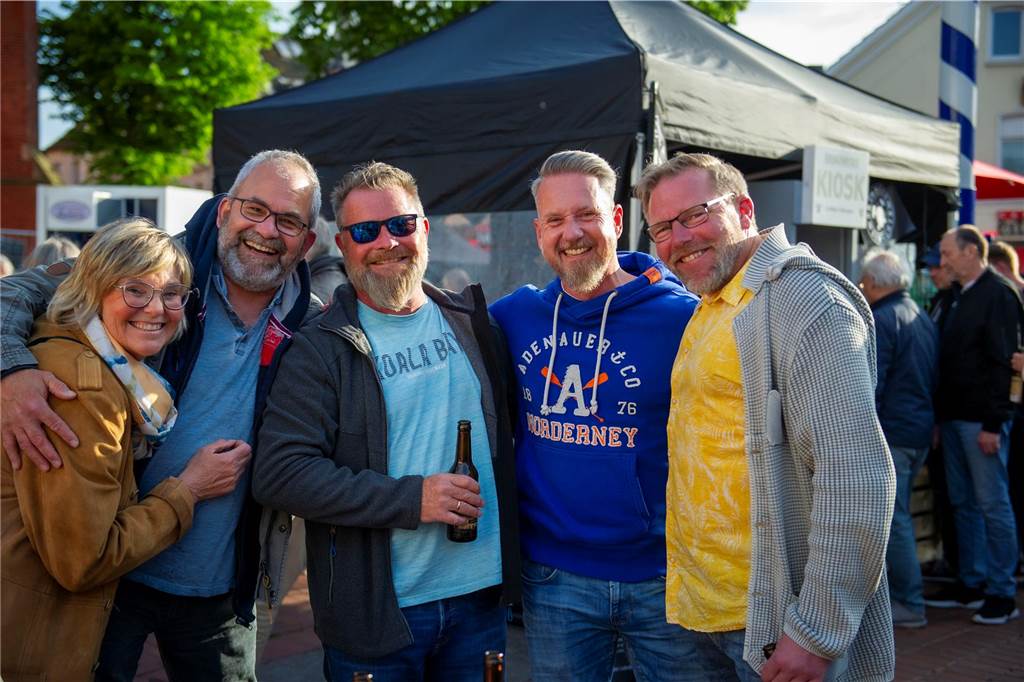 Beim zweiten Halterner Feierabendmarkt in Haltern am Mittwochabend (17. Mai) war es rappelvoll. Die Stimmung war bestens.