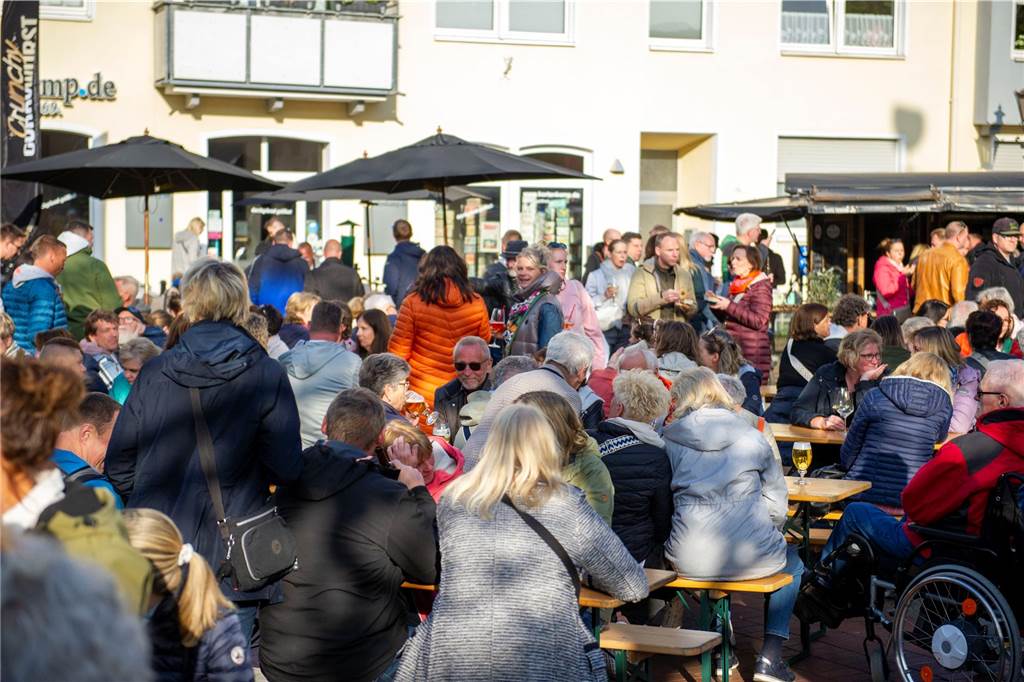 Beim zweiten Halterner Feierabendmarkt in Haltern am Mittwochabend (17. Mai) war es rappelvoll. Die Stimmung war bestens.