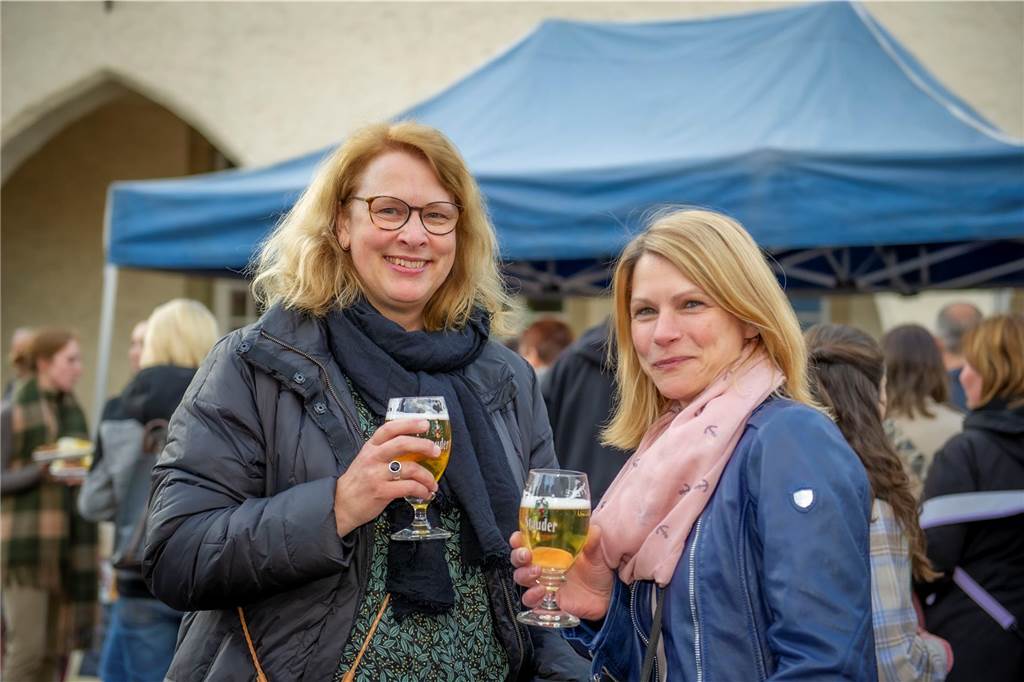 Beim zweiten Halterner Feierabendmarkt in Haltern am Mittwochabend (17. Mai) war es rappelvoll. Die Stimmung war bestens.
