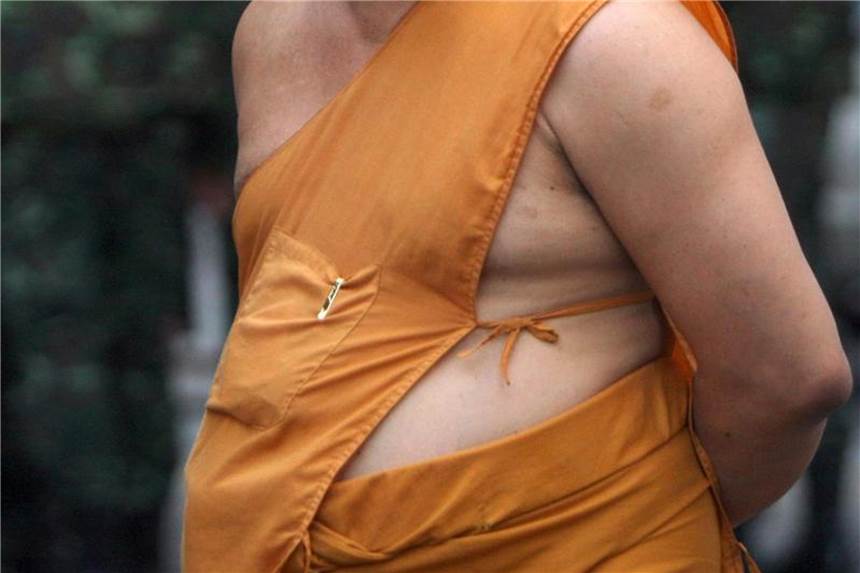 Ein dickes Problem - Thailands Mönche sollen abnehmen Beinahe die Hälfte aller thailändischen Mönche ist übergewichtig. Foto: Rungroj Yongrit/EPA