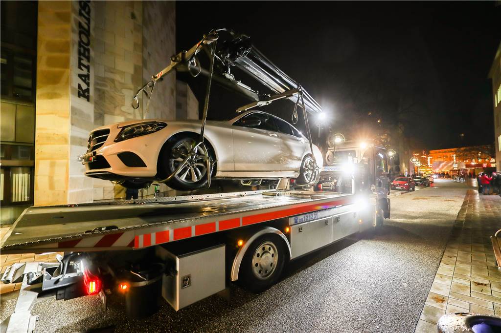 Dortmunds schlimmste Abschleppfalle: Stadtsprecher kündigt jetzt eine Änderung an Beinahe täglich werden in der Silberstraße in Dortmund falsch parkende Autos abgeschleppt. 237 mal hingen hier PKW bereits in diesem Jahr am Haken.