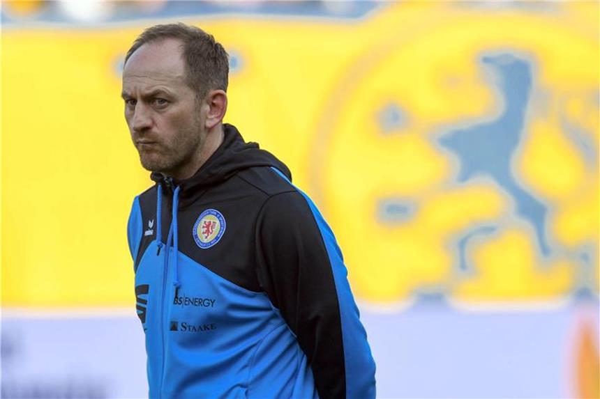 Sportgericht verurteilt Ex-Braunschweig-Trainer Lieberknecht Bekam vier Tage nach seiner Entlassung noch eine Strafe aufgebrummt: Ex-Braunschweig-Coach Torsten Lieberknecht. Foto: Peter Steffen