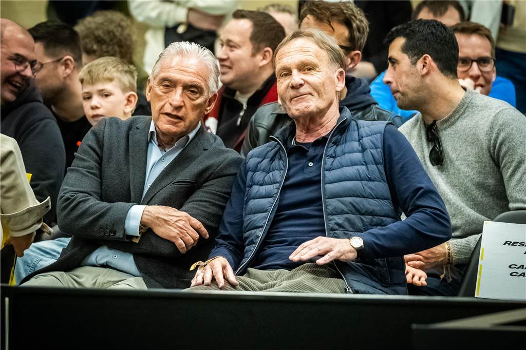 Bekannte BVB-Gesichter wie Hans-Joachim Watzke, Carsten Cramer und Reinhold Lunow besuchte das Bundesliga-Spiel Borussia Dortmunds gegen Tischtennis-Legende Timo Boll und Borussia Düsseldorf.