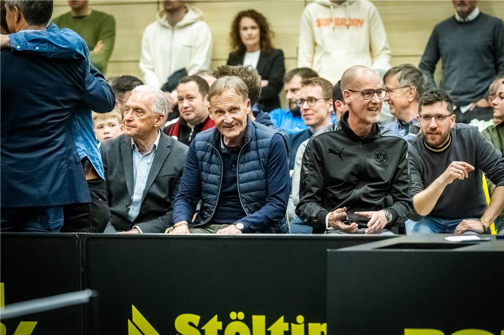 Bekannte BVB-Gesichter wie Hans-Joachim Watzke, Carsten Cramer und Reinhold Lunow besuchte das Bundesliga-Spiel Borussia Dortmunds gegen Tischtennis-Legende Timo Boll und Borussia Düsseldorf.