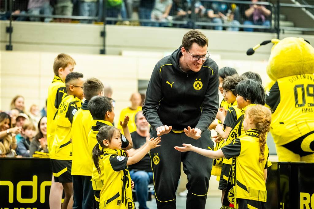 Bekannte BVB-Gesichter wie Hans-Joachim Watzke, Carsten Cramer und Reinhold Lunow besuchte das Bundesliga-Spiel Borussia Dortmunds gegen Tischtennis-Legende Timo Boll und Borussia Düsseldorf.