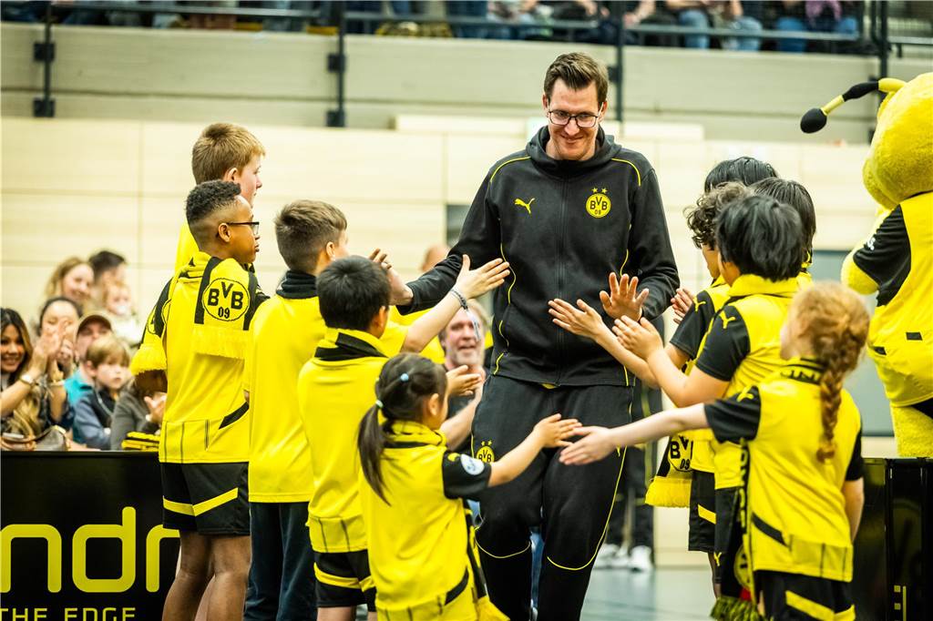 Bekannte BVB-Gesichter wie Hans-Joachim Watzke, Carsten Cramer und Reinhold Lunow besuchte das Bundesliga-Spiel Borussia Dortmunds gegen Tischtennis-Legende Timo Boll und Borussia Düsseldorf.
