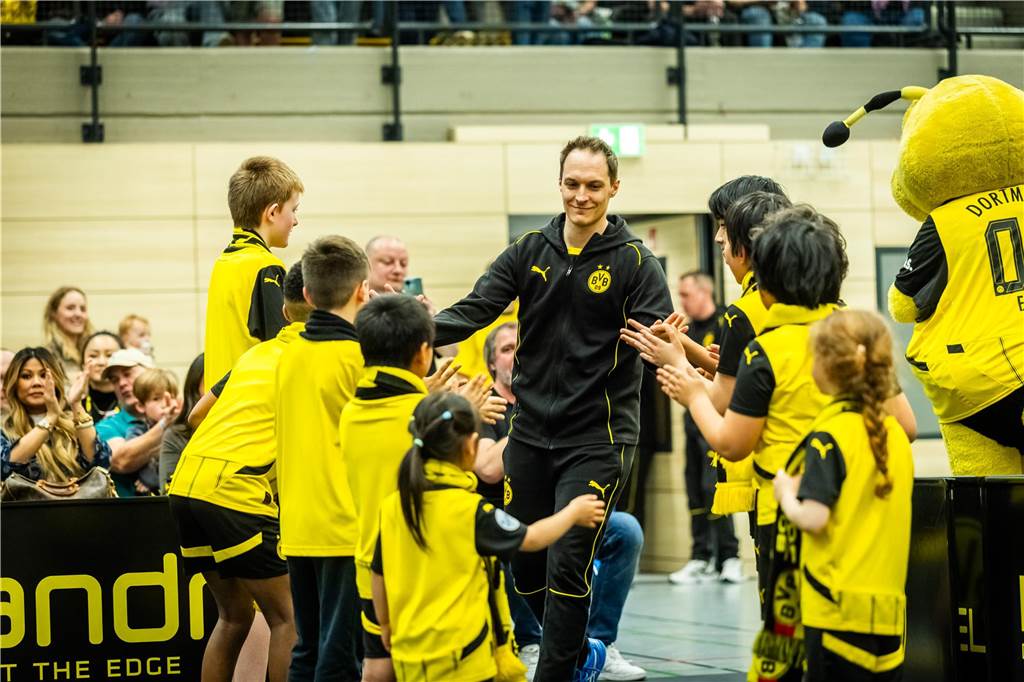 Bekannte BVB-Gesichter wie Hans-Joachim Watzke, Carsten Cramer und Reinhold Lunow besuchte das Bundesliga-Spiel Borussia Dortmunds gegen Tischtennis-Legende Timo Boll und Borussia Düsseldorf.