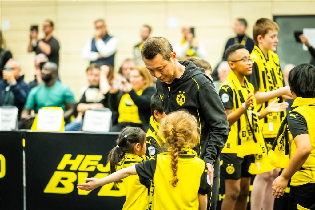 Bekannte BVB-Gesichter wie Hans-Joachim Watzke, Carsten Cramer und Reinhold Lunow besuchte das Bundesliga-Spiel Borussia Dortmunds gegen Tischtennis-Legende Timo Boll und Borussia Düsseldorf.