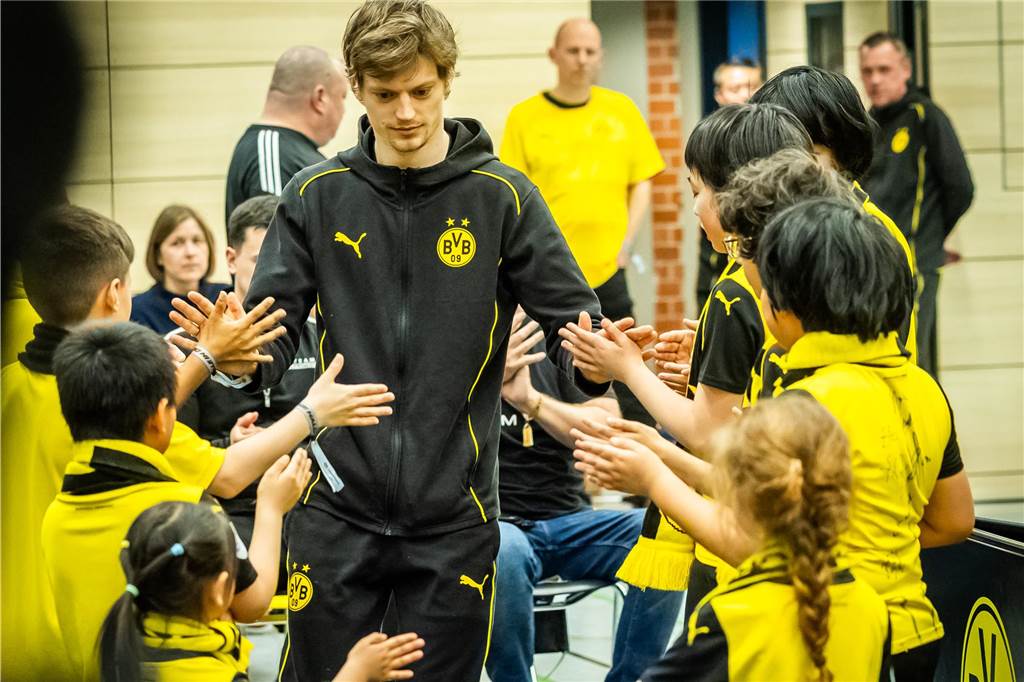 Bekannte BVB-Gesichter wie Hans-Joachim Watzke, Carsten Cramer und Reinhold Lunow besuchte das Bundesliga-Spiel Borussia Dortmunds gegen Tischtennis-Legende Timo Boll und Borussia Düsseldorf.
