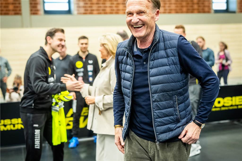Bekannte BVB-Gesichter wie Hans-Joachim Watzke, Carsten Cramer und Reinhold Lunow besuchte das Bundesliga-Spiel Borussia Dortmunds gegen Tischtennis-Legende Timo Boll und Borussia Düsseldorf.