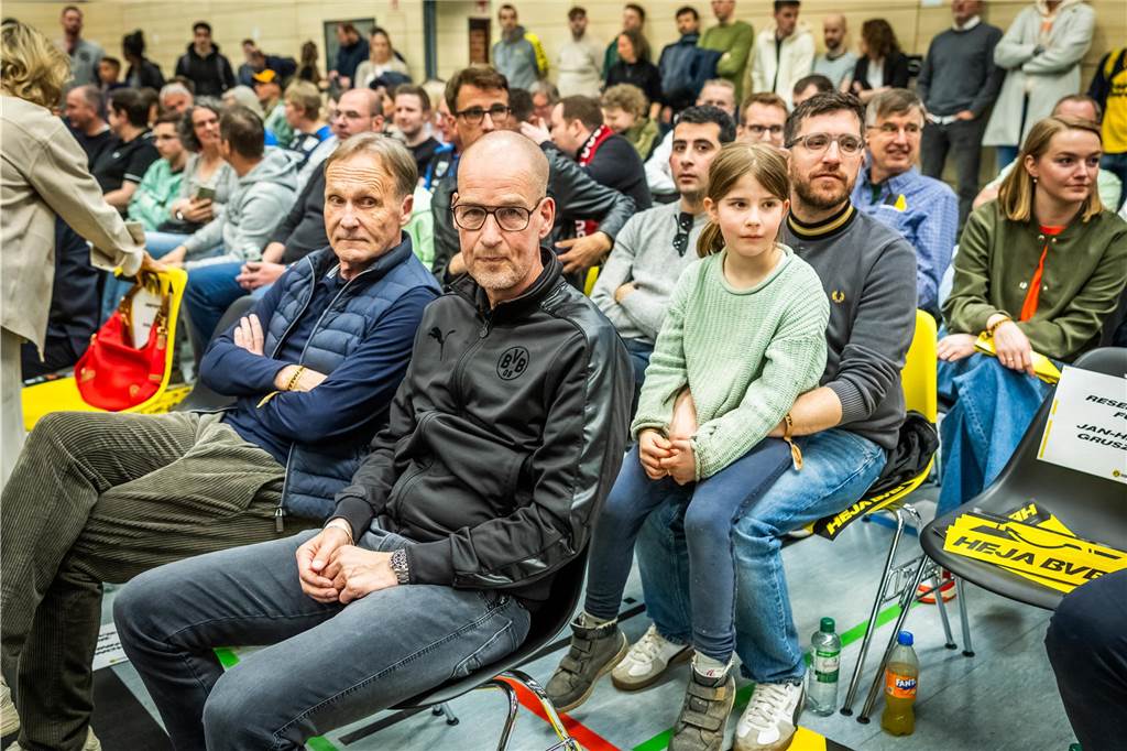 Bekannte BVB-Gesichter wie Hans-Joachim Watzke, Carsten Cramer und Reinhold Lunow besuchte das Bundesliga-Spiel Borussia Dortmunds gegen Tischtennis-Legende Timo Boll und Borussia Düsseldorf.